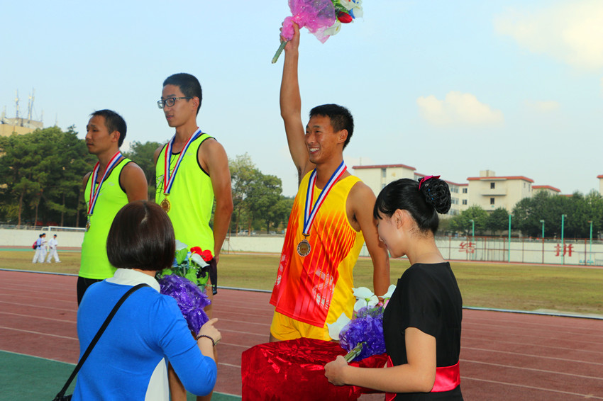 我院运动员荣获男子400米第三名 我院运动员荣获男子400米第三名