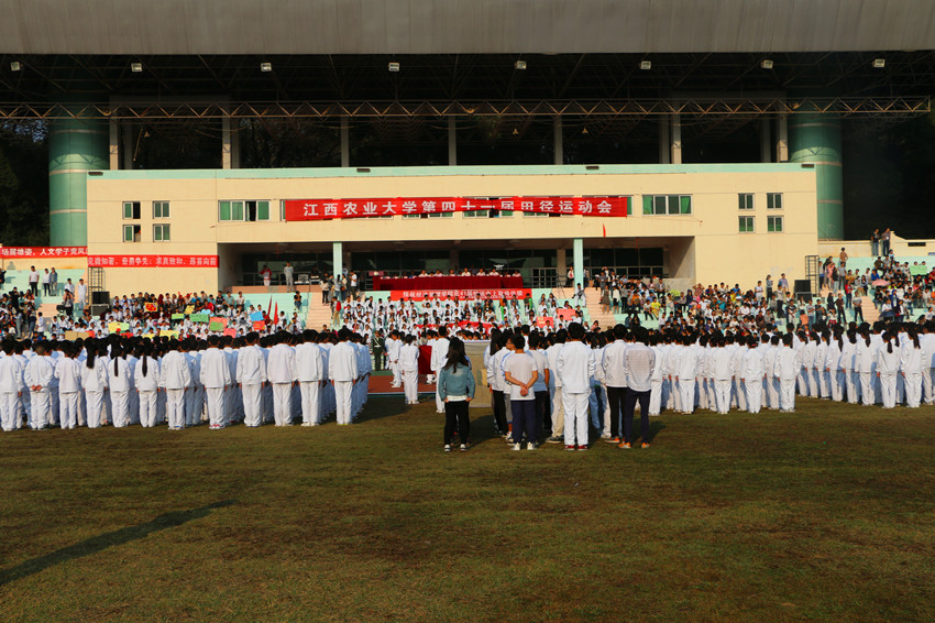 我校运动会隆重开幕 我校运动会隆重开幕